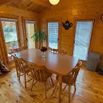 Red Robin Nest Apartment