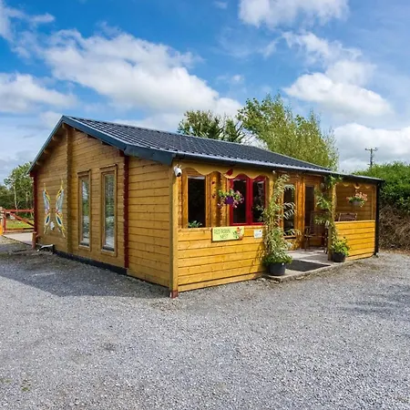 Apartment Red Robin Nest *