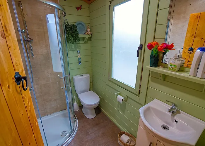 Red Robin Nest Apartment