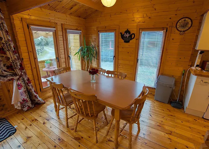 Red Robin Nest Apartment